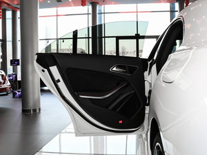 2017CLA 220 4MATIC ܇T