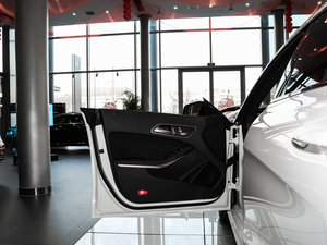 2017CLA 220 4MATIC {λ܇T