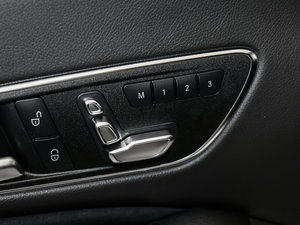 2017CLA 220 4MATIC {{