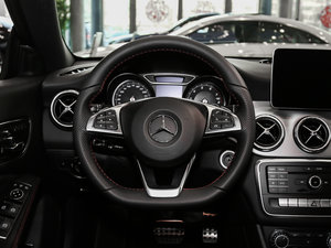 2017款CLA 220 4MATIC 方向盘