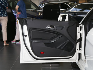 2017Ŀ CLA 200 Ӹ {λ܇T