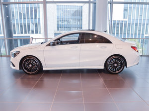 2017款CLA 260 4MATIC 正侧（左）