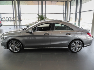 2017款改款 CLA 200 动感型 正侧（左）