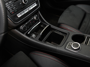 2017Ŀ CLA 220 4MATIC g