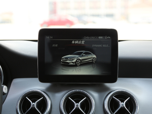 2017款改款 CLA 220 4MATIC 中控台显示屏