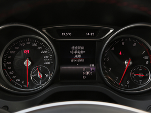 2017款改款 CLA 220 4MATIC 中控区