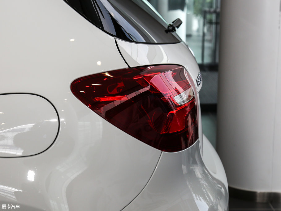 2017��YA��(�M��) A 200 �O��������