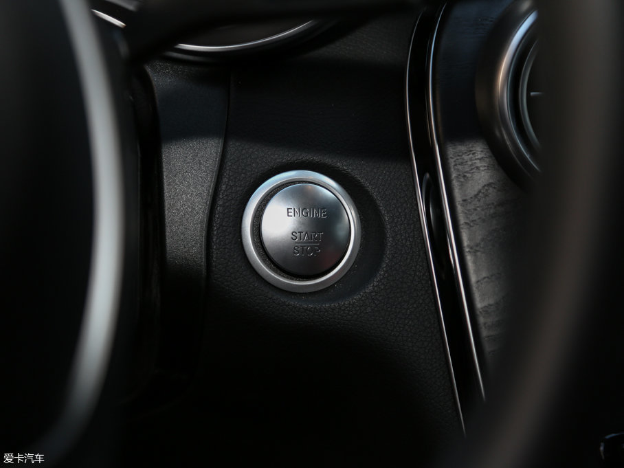 2017YGLCCoupe(M) GLC 300 4MATIC ISUV