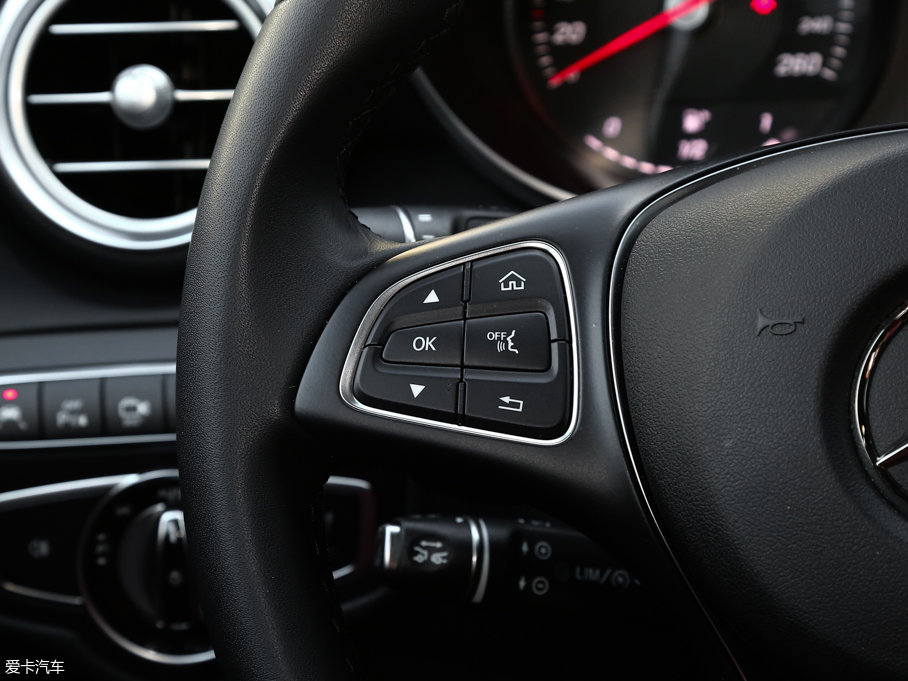 2017YGLCCoupe(M) GLC 300 4MATIC ISUV