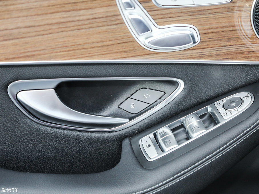 2017YGLCCoupe(M) GLC 260 4MATIC ISUV