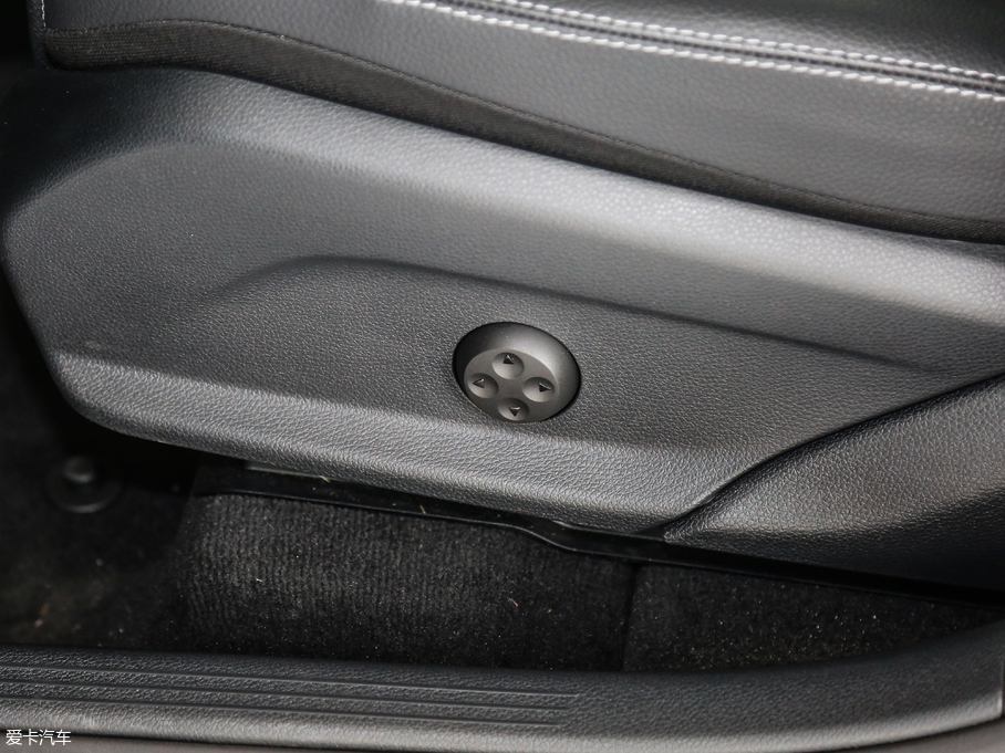 2017YGLCCoupe(M(jn)) GLC 260 4MATIC ISUV