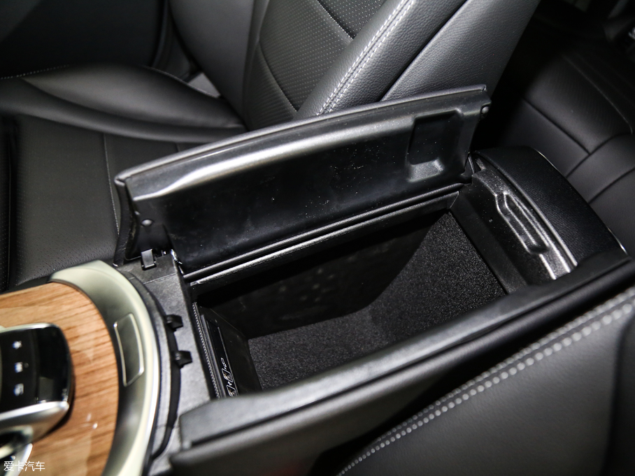 2017YGLCCoupe(M) GLC 260 4MATIC ISUV