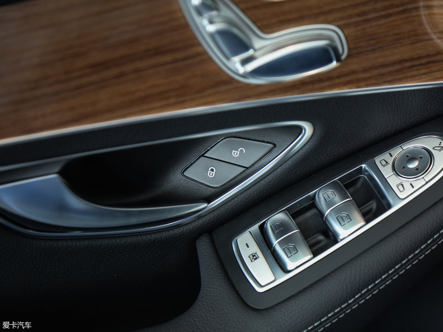 2017YGLCCoupe(M) GLC 260 4MATIC ISUV