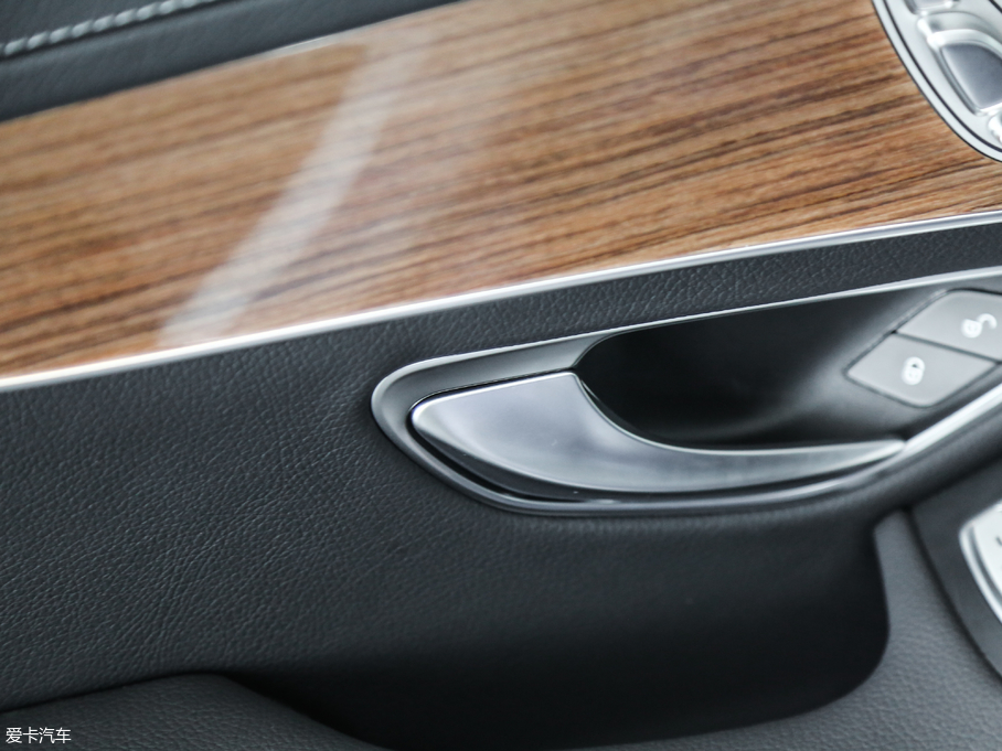 2017YGLCCoupe(M) GLC 260 4MATIC ISUV