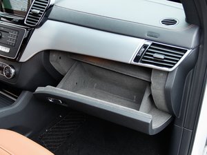 2017款GLE 450 AMG 4MATIC 手套箱