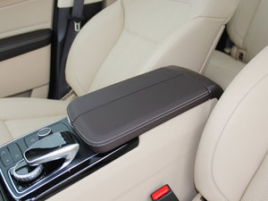 2017款GLE 320 4MATIC 豪华型 中央扶手箱