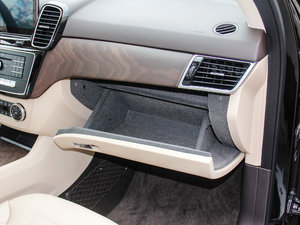 2017款GLE 320 4MATIC 豪华型 手套箱