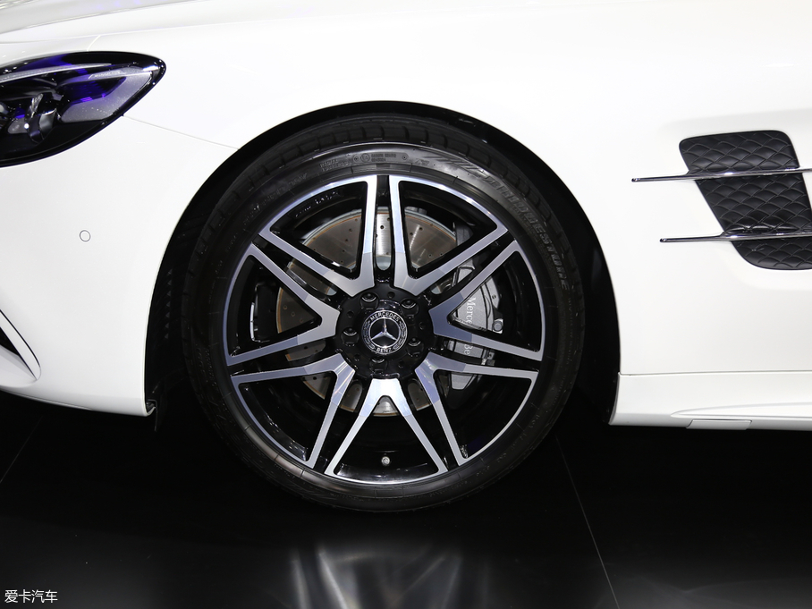 2017��YSL SL 400 Passion Edition