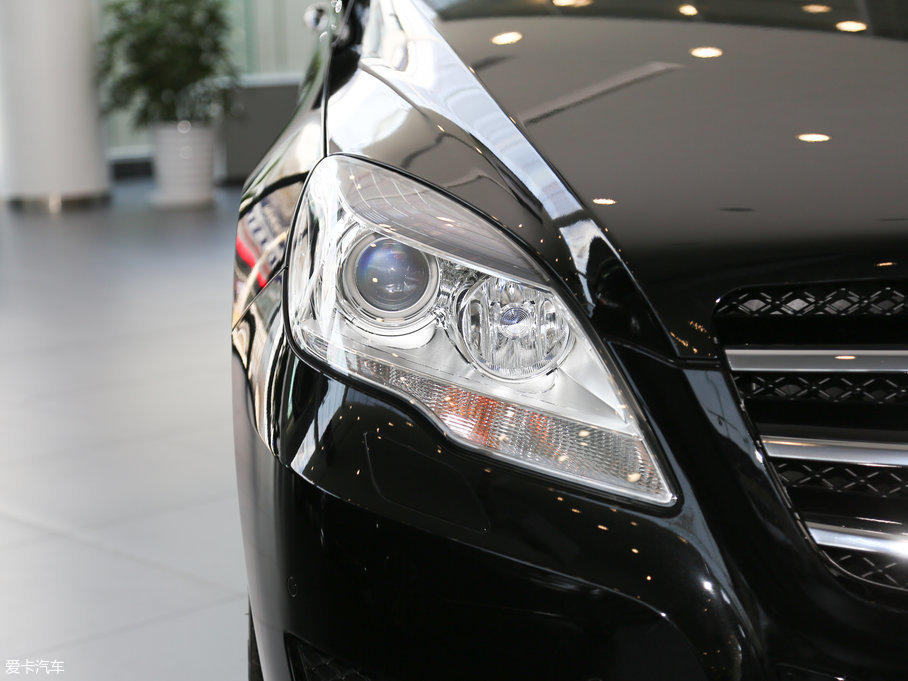 2017YR R 320 4MATIC Aذ