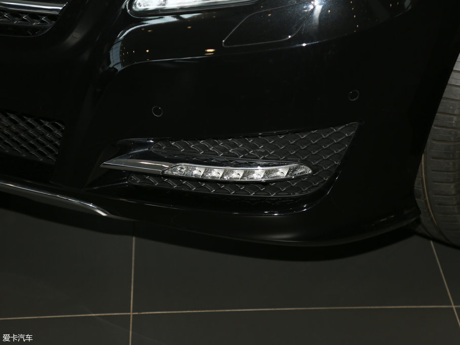 2017YR R 320 4MATIC Aذ