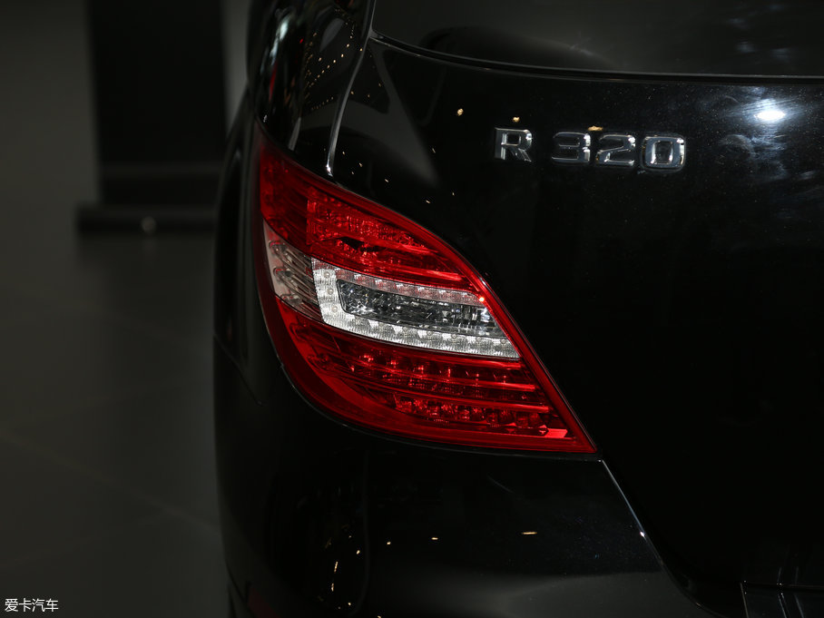 2017YR R 320 4MATIC Aذ