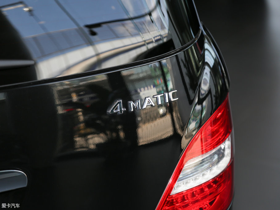 2017YR R 320 4MATIC Aذ