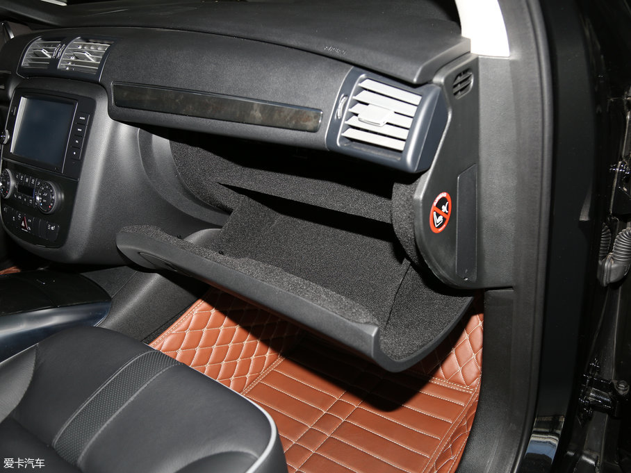 2017YR R 320 4MATIC Aذ