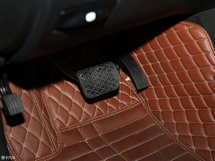 2017YR R 320 4MATIC Aذ