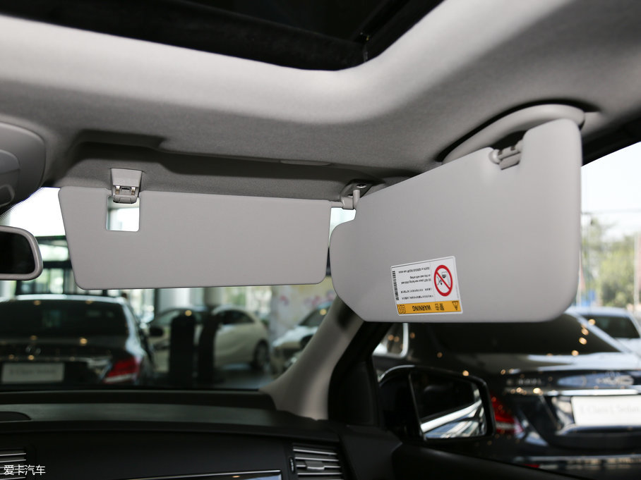 2017YR R 320 4MATIC Aذ