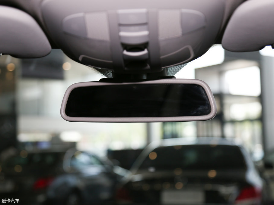 2017YR(j) R 320 4MATIC Aذ