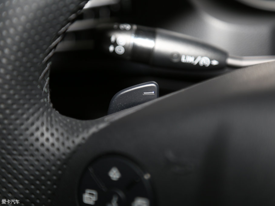 2017YR R 320 4MATIC Aذ