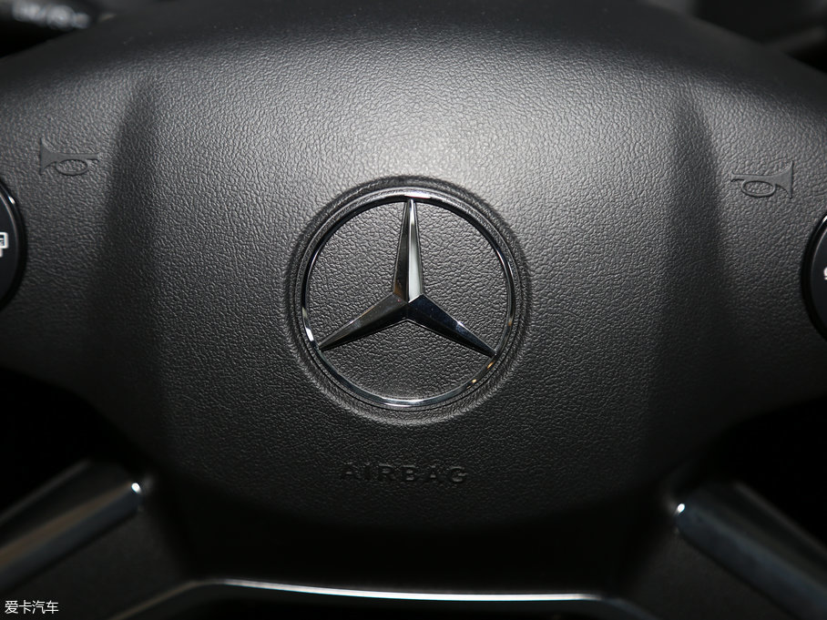 2017��YR�� R 320 4MATIC ���A����ذ�