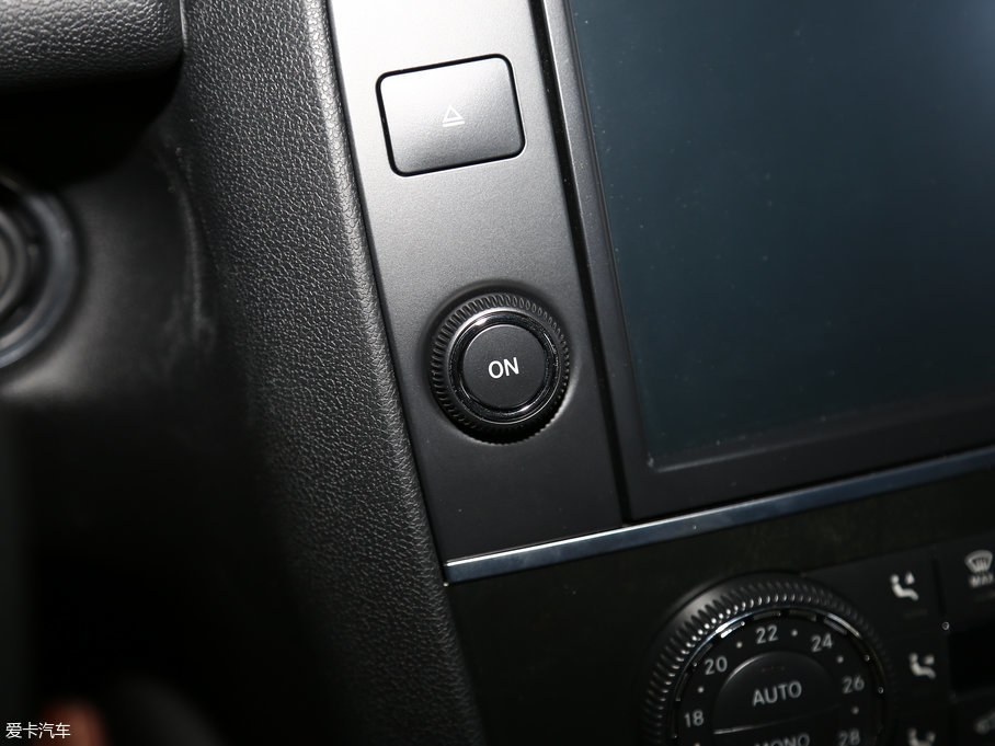 2017��YR�� R 320 4MATIC ���A����ذ�