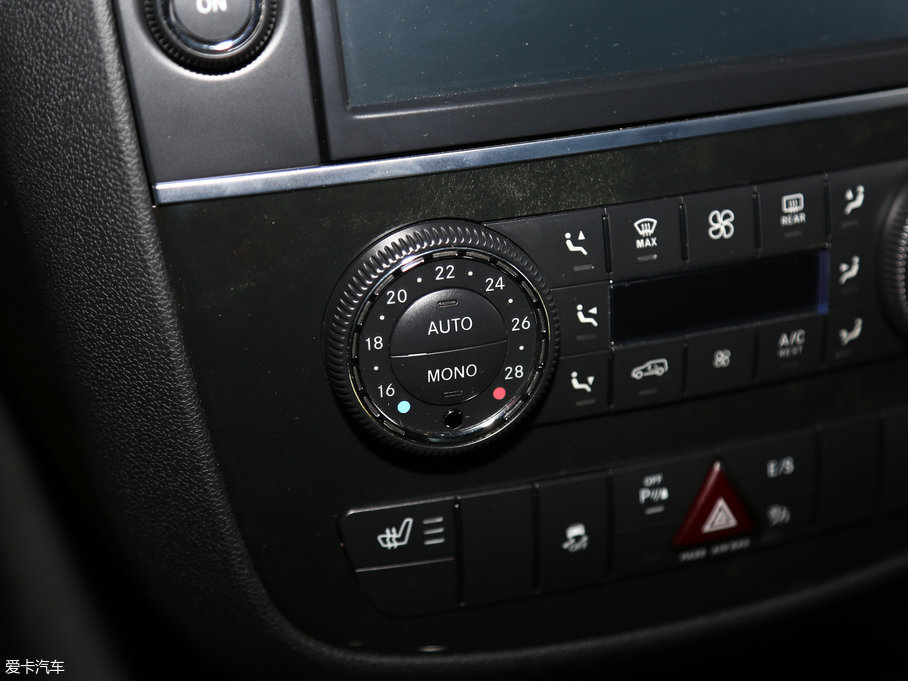 2017��YR�� R 320 4MATIC ���A����ذ�