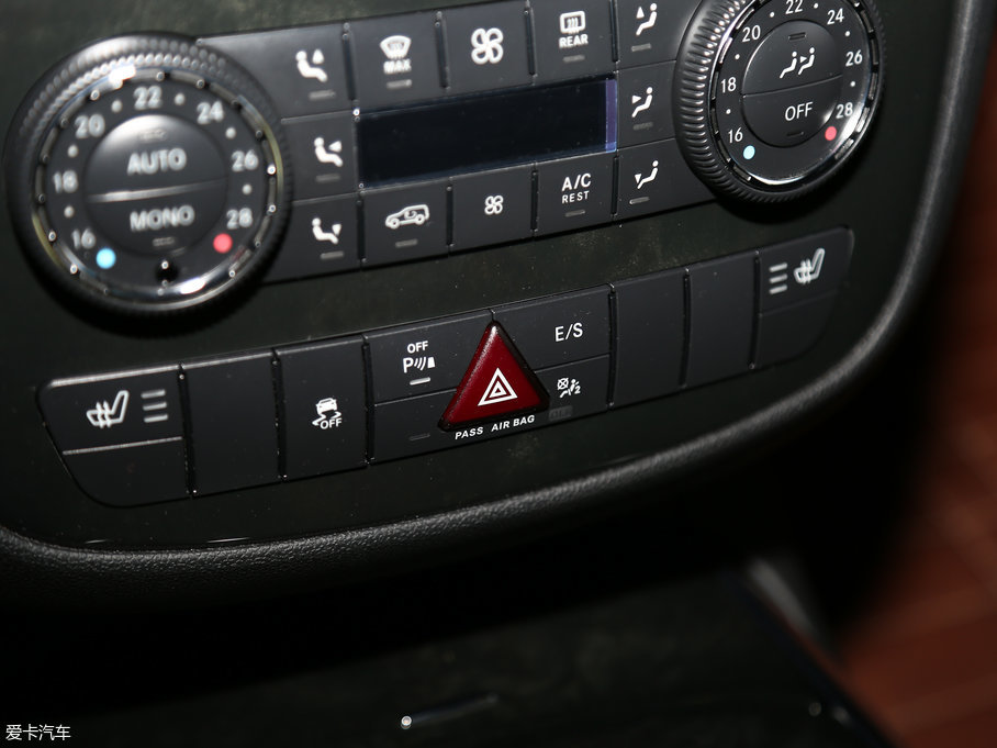 2017YR R 320 4MATIC Aذ