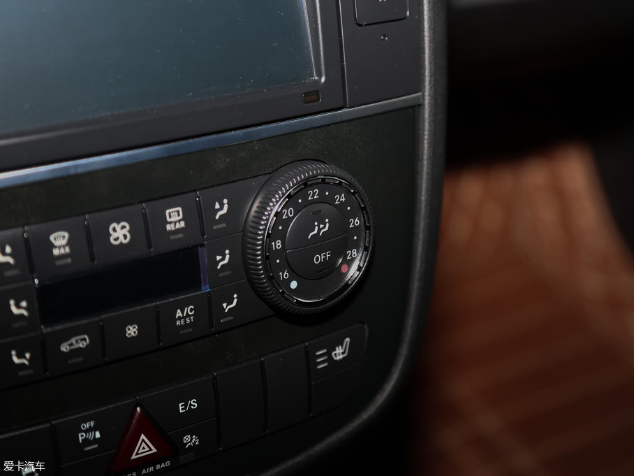 2017YR R 320 4MATIC Aذ