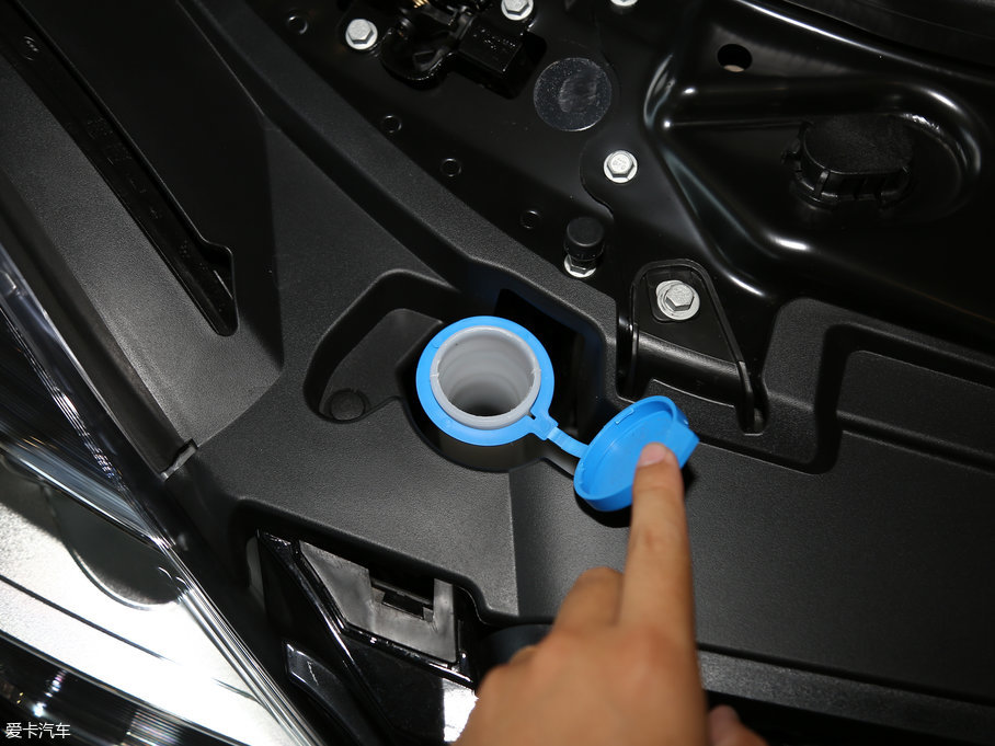 2017��YR�� R 320 4MATIC ���A����ذ�