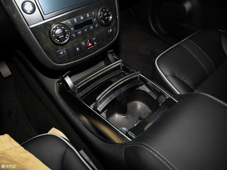 2017YR R 400 4MATIC ذ