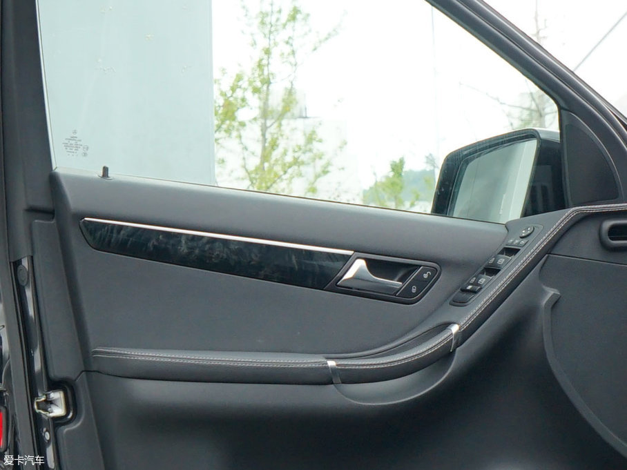 2017YR R 320 4MATIC ̄ذ