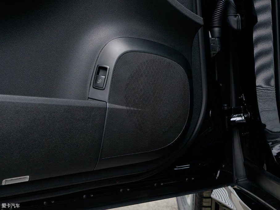 2017YR R 320 4MATIC ̄ذ