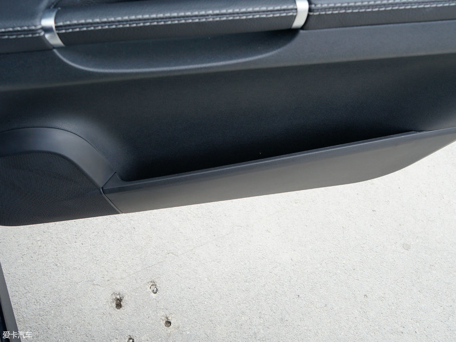 2017YR R 320 4MATIC ̄ذ