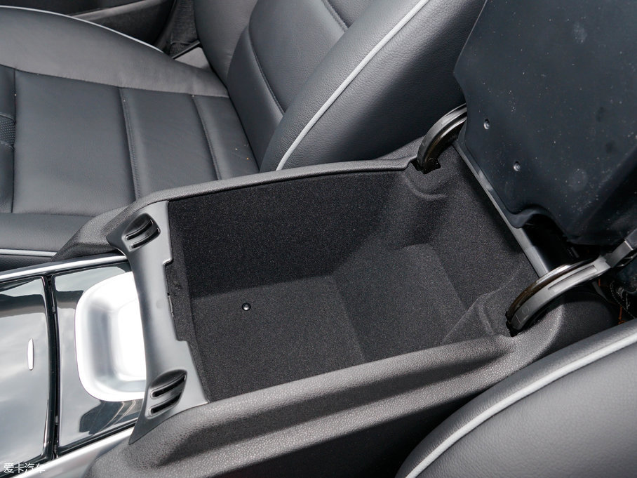 2017YR R 320 4MATIC ̄ذ