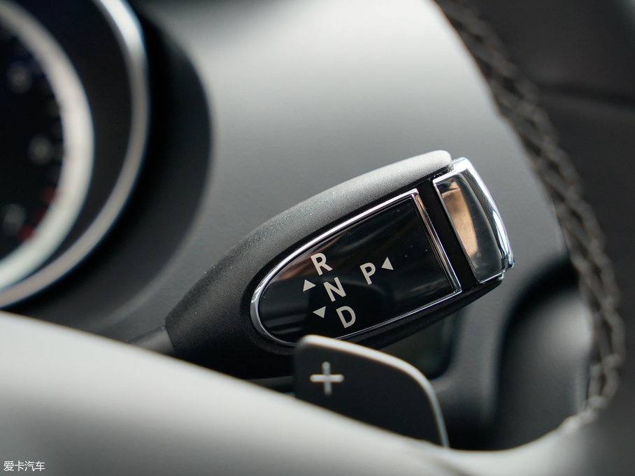 2017YR R 320 4MATIC ̄ذ