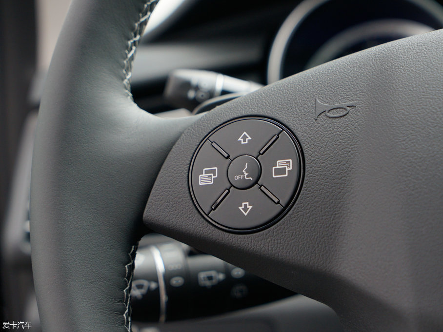 2017YR R 320 4MATIC ̄ذ