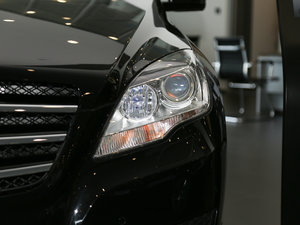 2017R 320 4MATIC Aذ 