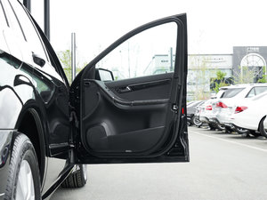 2017R 320 4MATIC ̄ذ g