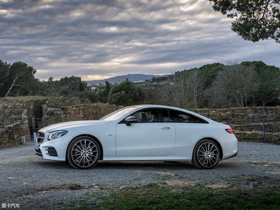 2017��YE���p�T E 400 4MATIC Coupe