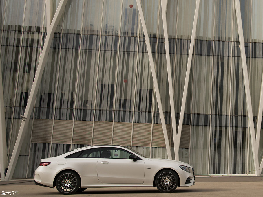 2017��YE���p�T E 400 4MATIC Coupe