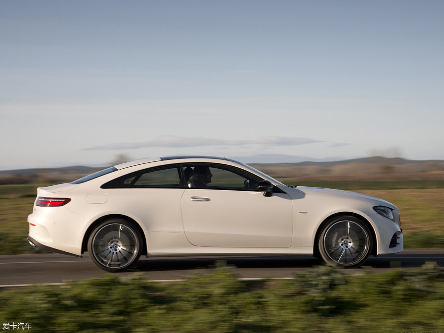 2017��YE���p�T E 400 4MATIC Coupe