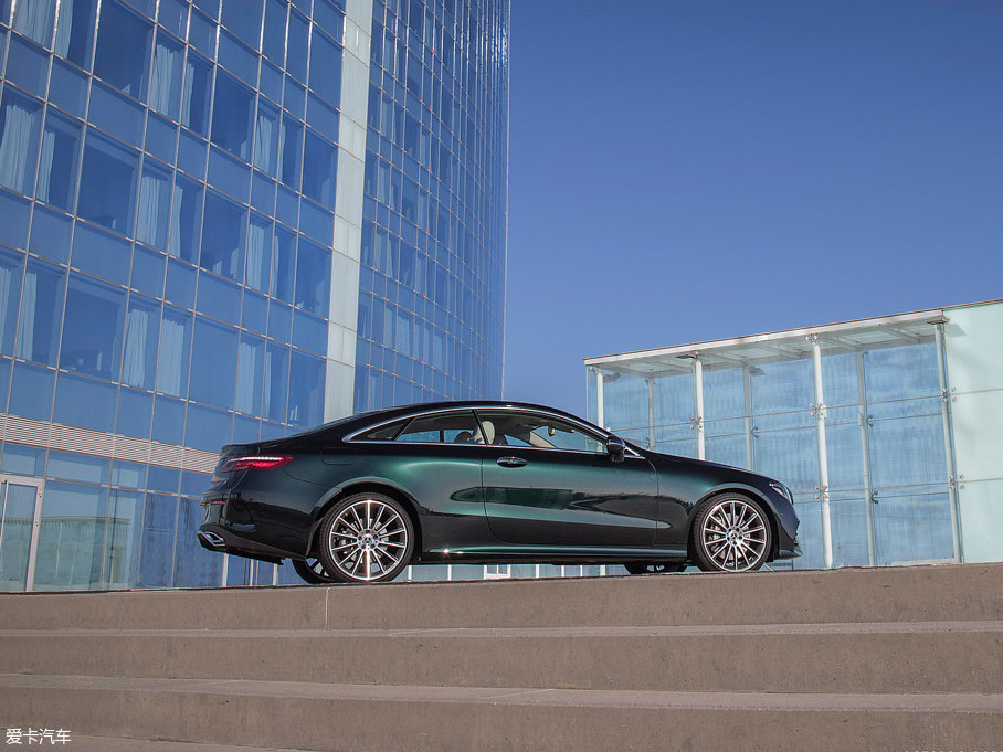 2017��YE���p�T E 400 4MATIC Coupe